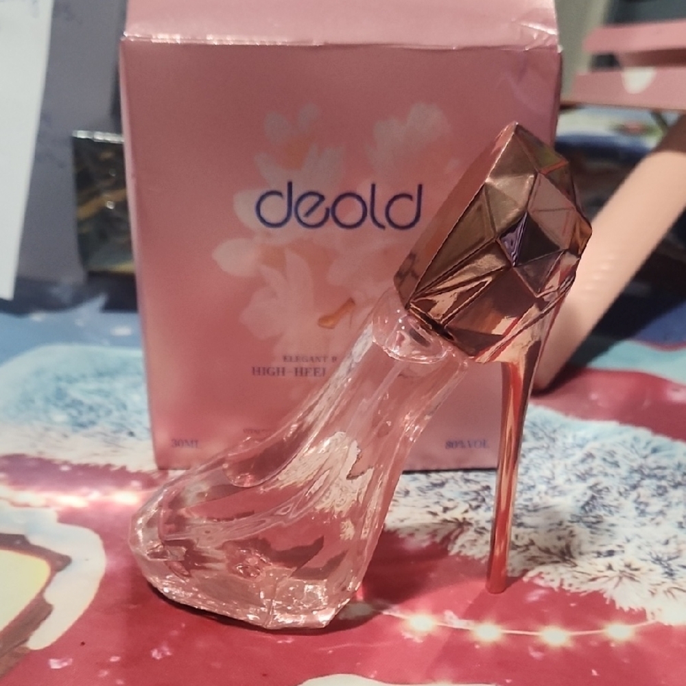 High Heel Perfume Bottle seductive, sweet and sensual Selling Fastt!!